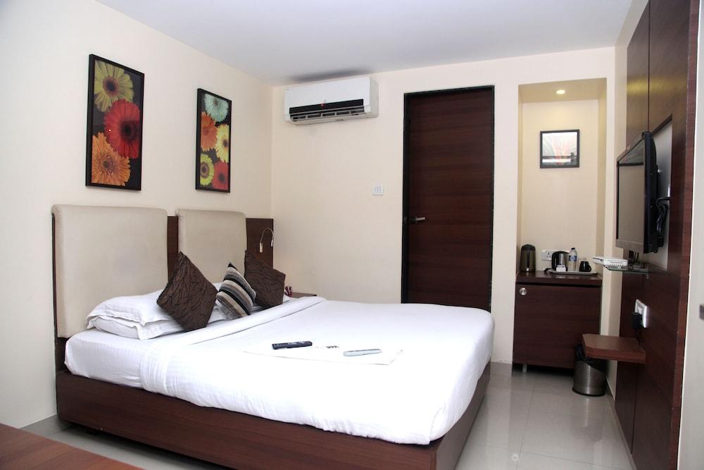 Hotel Concord Galaxy Mumbai Exteriör bild