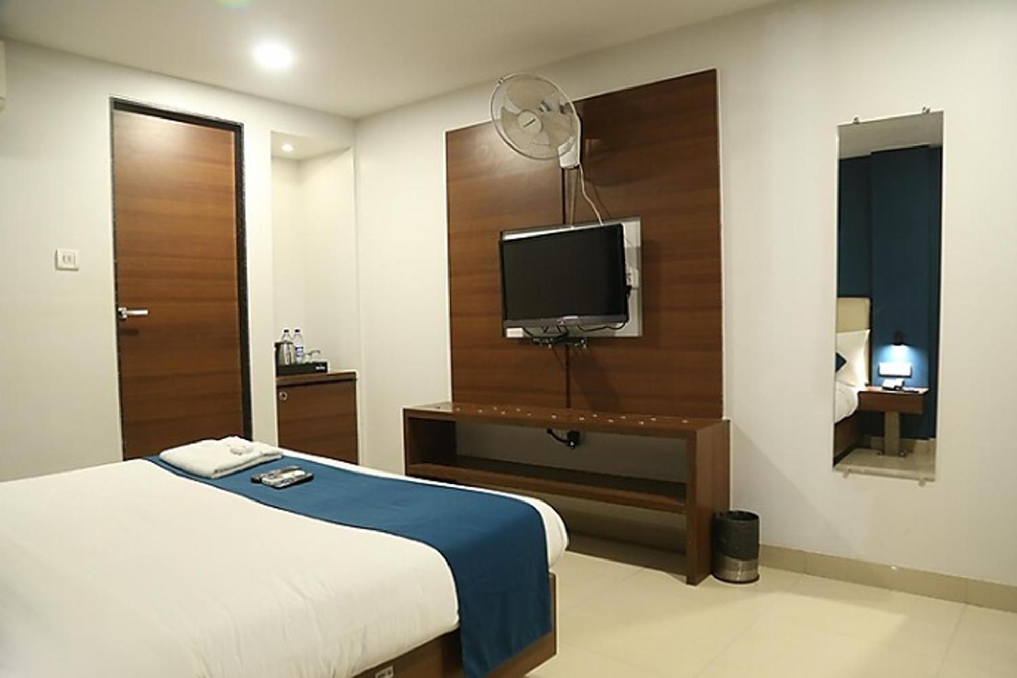 Hotel Concord Galaxy Mumbai Exteriör bild