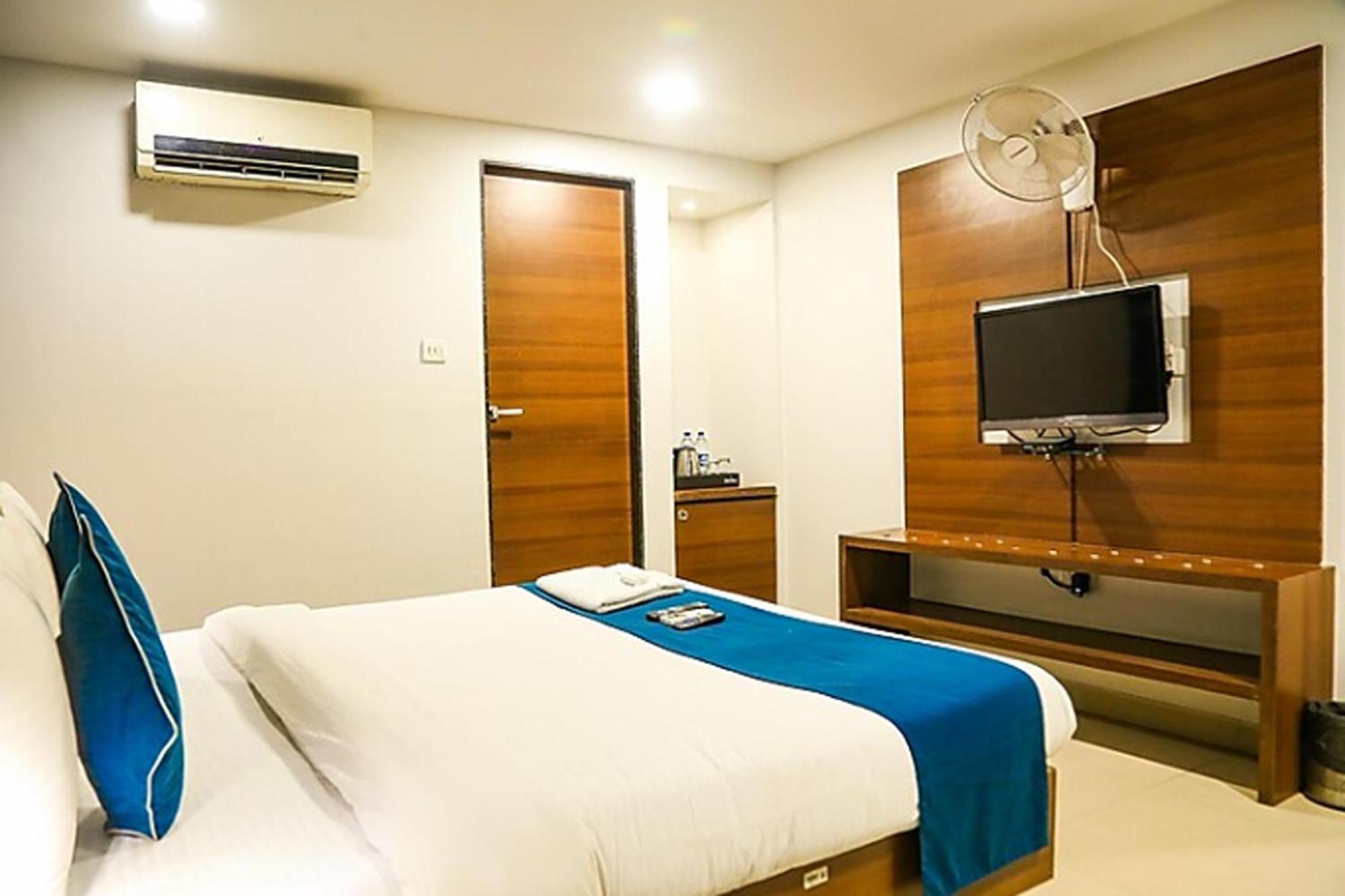 Hotel Concord Galaxy Mumbai Exteriör bild